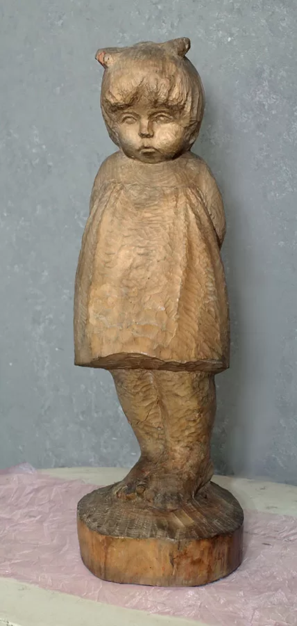 Līze Dzeguze (1908-1992) „Pūcīte", 1980. Koks, 70x24x25 cm. LMS muzejs 