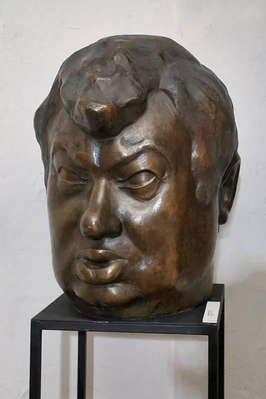 Valentīna Zeile (1937) „Kārlis Sebris”, 1976. Bronza, 105x54x40 cm. LMS muzejs 